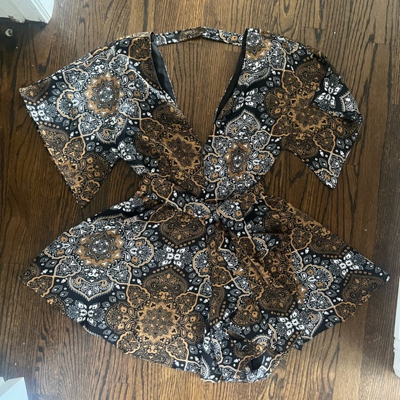 Romper - Picture 2 of 8
